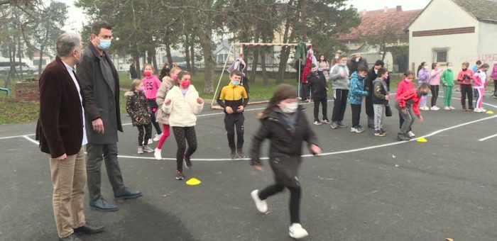Info – Rekonstruisan sportski teren u Petlovači (TV KCN 25.11.2021)