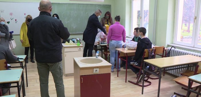 Info – Pokloni za učenike Srednje poljoprivredne škole (TV KCN 03.12.2021)