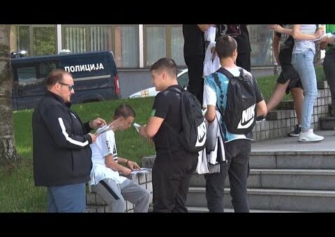 Info – Aktivisti KZM Raska dele flajere o znacaju brige o zivotinjama (TV KCN 16.06.2022)