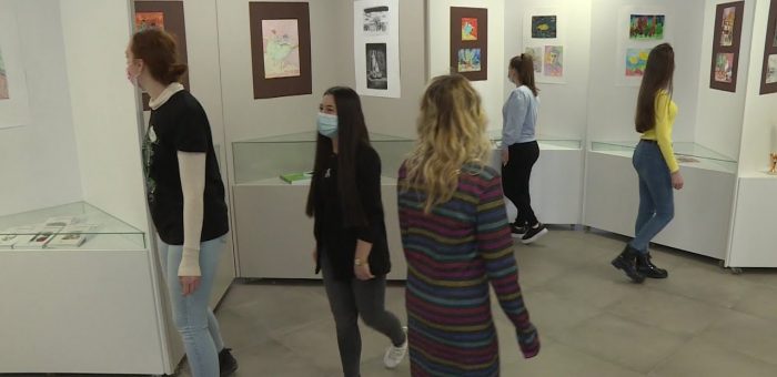 Info – Izlozba likovnih radova na FPNJ (TV KCN 09.02.2022)