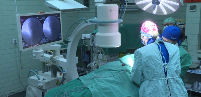 Info – PRVA INTERVENCIJA UGRADNJE PEJSMEJKERA U SABACKOJ BOLNICI (TV KCN 18.05.2022)