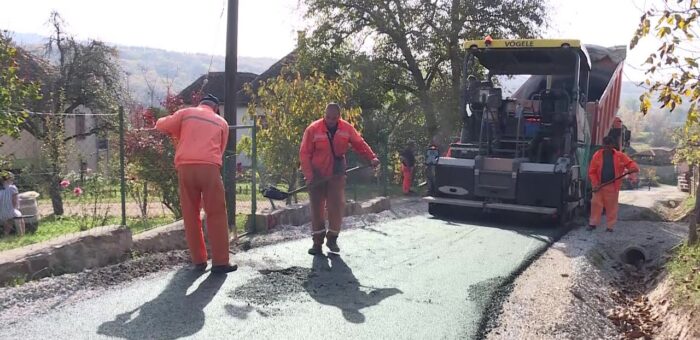 Info – Asfaltiranje u selu Locika kod Rekovca (TV KCN 25.10.2022)