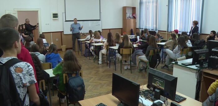 Info – Predavanje o medu u OS. 17. oktobar u Jagodini (TV KCN 17.10.2022)